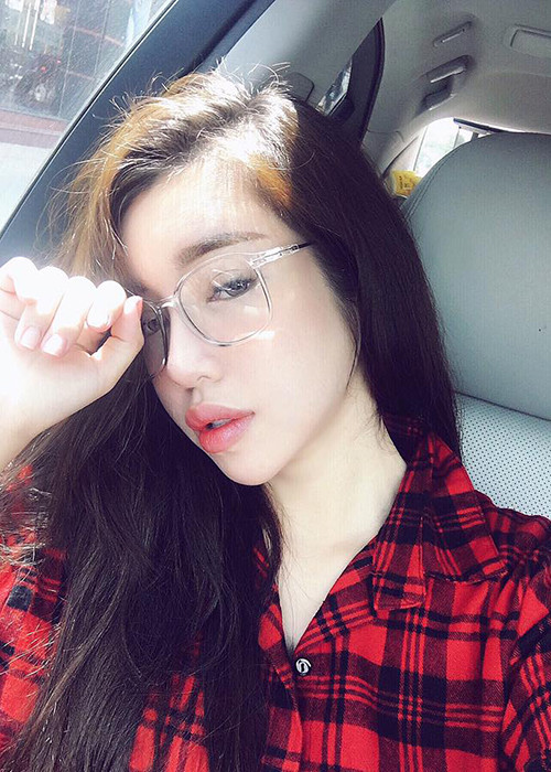 Elly Trần dành nhiều thời gian chăm sóc các con và chọn lọc tham gia các hoạt động giải trí.