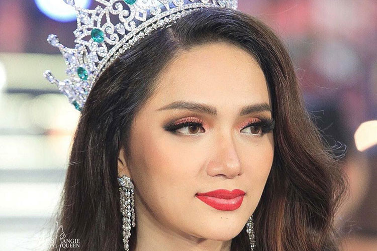 Trên mạng xã hội, cộng đồng quốc tế đánh giá cao vẻ ngoài của Hương Giang Idol. Cô được xem là một trong những người đẹp nổi bật và chiến thắng xứng đáng. Trong 15 năm tổ chức Hoa hậu Chuyển giới Quốc tế, cuộc thi này đã tìm ra 13 người đẹp nổi bật. Cuộc thi có 2 năm gián đoạn không tổ chức sau một vài bất ổn chính trị.