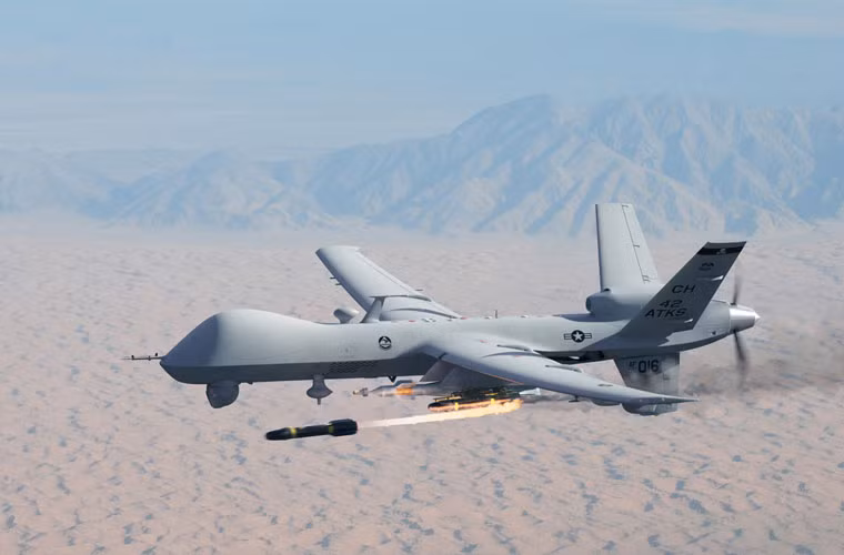 Ngoài khả năng do thám cực mạnh với hệ thống khí tài trinh sát hiện đại, MQ-9 mang được 4 tên lửa chống tăng Hellfire, bom dẫn đường laser GBU-12 Paveway II, bom thông minh GBU-38 JDAM để không kích. Thậm chí, nó có thể mang tên lửa đối không AIM-92 Stinger.