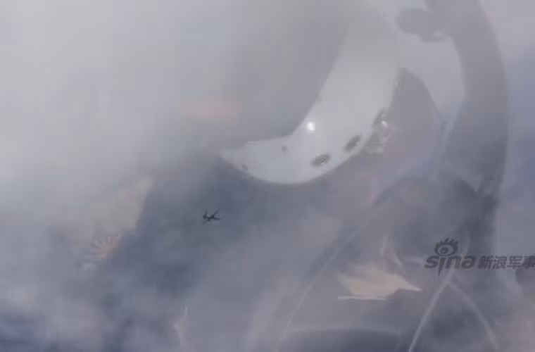 Mặc dù Nga và Mỹ đã có thảo luận đi đến nhất trí về việc phối hợp hoạt động trên không phận Syria, nhưng vẫn xuất hiện lẻ tẻ các cuộc "chạm trán" giữa máy bay chiến đấu Sukhoi với máy bay Mỹ trong vài tuần gần đây.