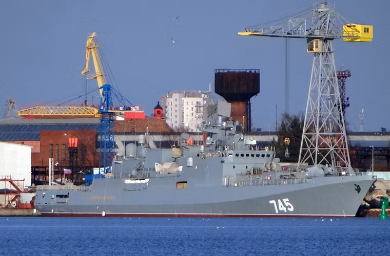 Tàu chiến Project 11356M (lớp Đô đốc Grigorovich) có lượng giãn nước toàn tải 4.035 tấn, dài 124,8m, rộng 15,2m, mớn nước 4,2m. Thủy thủ đoàn gồm 190 người.