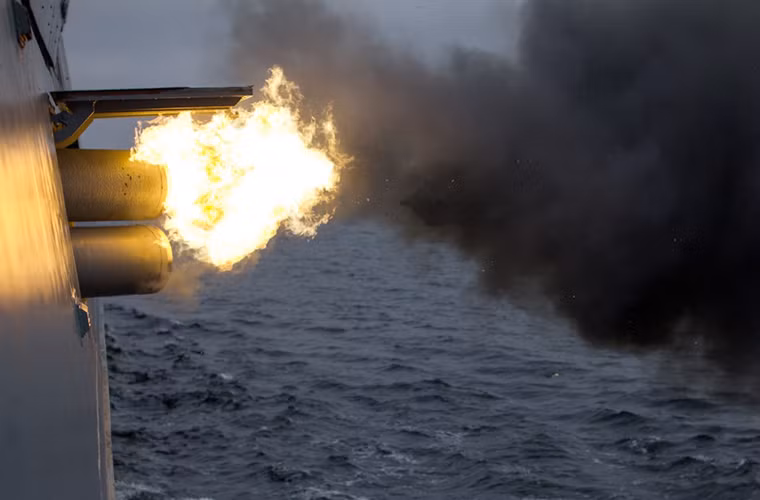 Khả năng tác chiến chống ngầm gồm 4 ống phóng ngư lôi hạng nặng 533mm và bệ phóng bom chống ngầm RBU-6000.