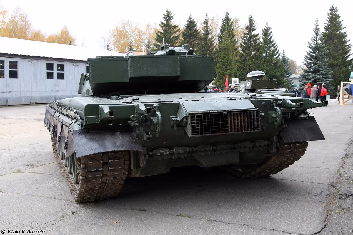 Để tiết kiệm thời gian, các nhà phát triển không làm khung gầm tăng mới dùng khung gầm xe tăng T-80U để phát triển xe tăng Object 292.