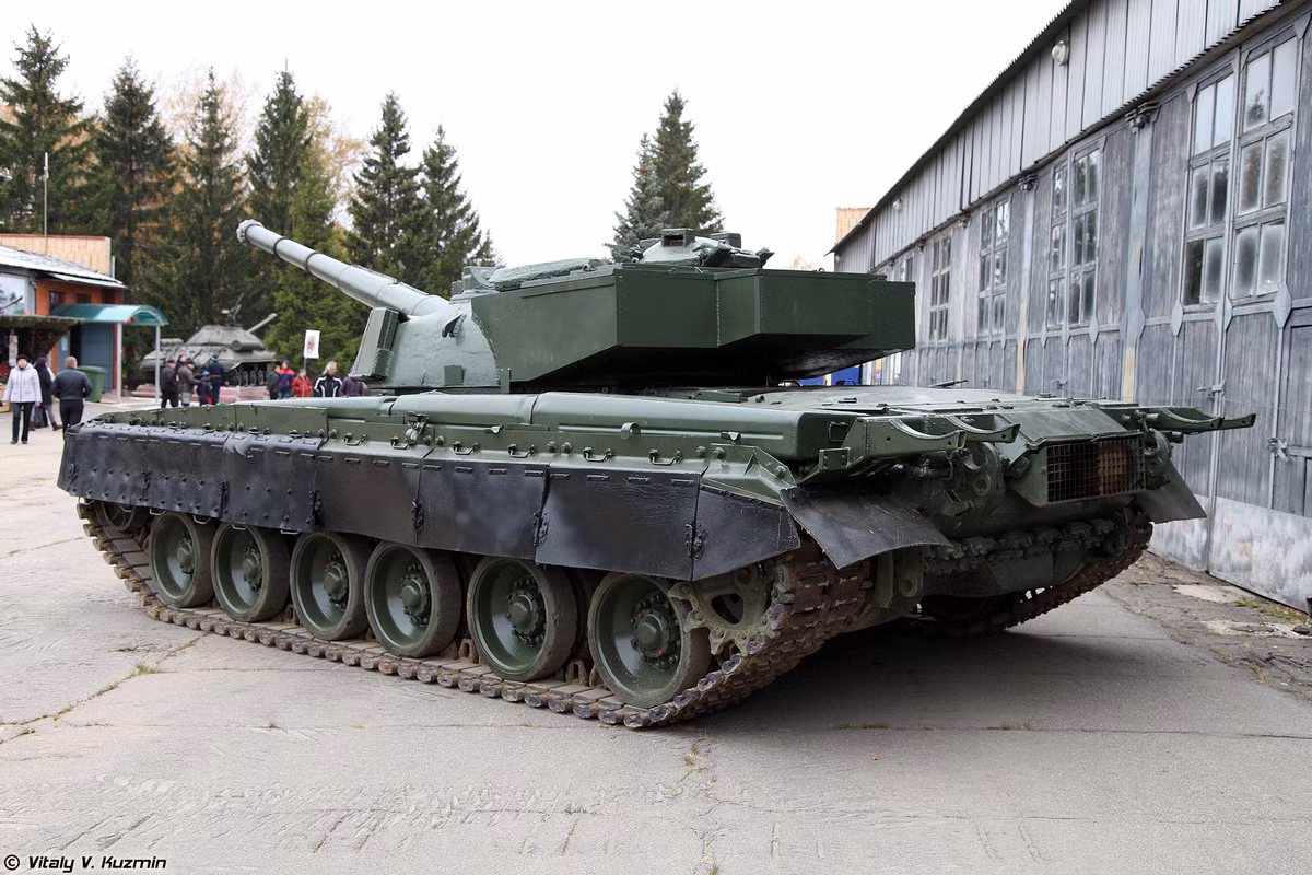 Một trong thiết kế xe tăng chủ lực mới là dự án Object 292 được thực hiện bởi nhóm kỹ sư Liên Xô thuộc Phòng thiết kế Leningrad cùng các đồng nghiệp Viện nghiên cứu khoa học toàn Nga Transmash.
