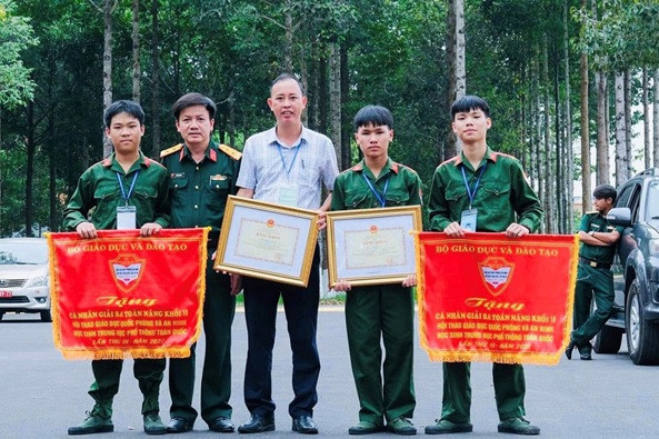 Truong THPT Dong Loc - 50 nam trong nguoi noi coi thieng bat tu-Hinh-5