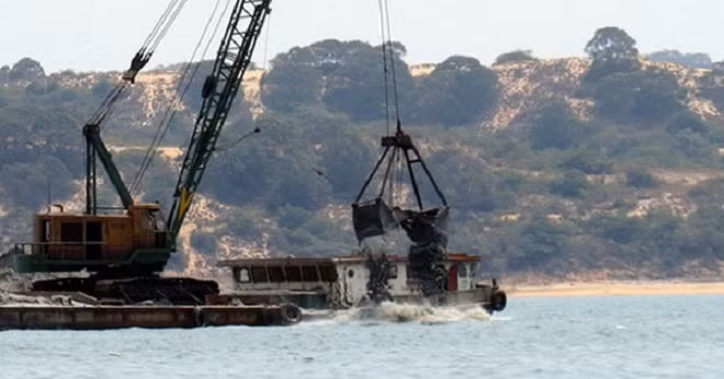 Trung loat goi thau lon, suc khoe cua Xay dung Phu Xuan ra sao?