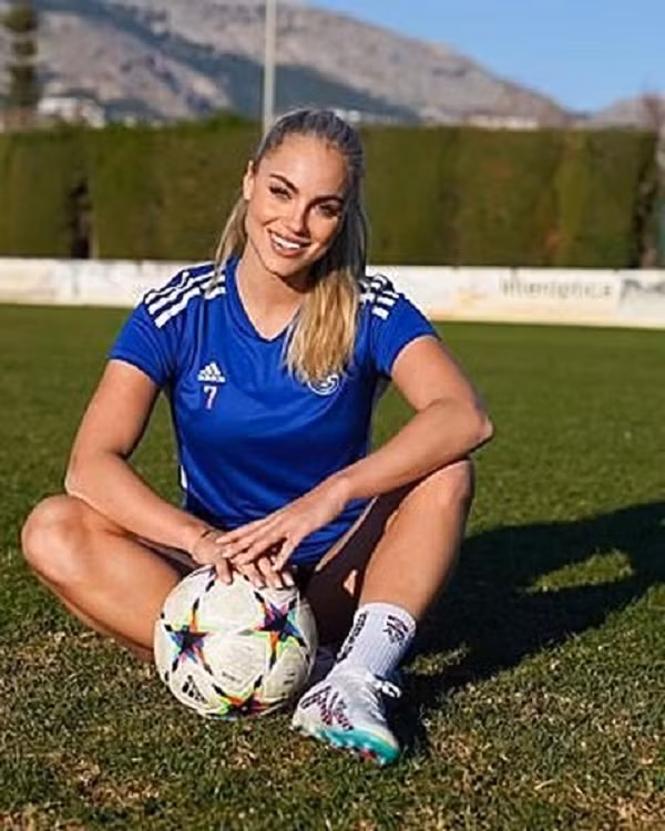 Nhan sac nu cau thu quyen ru nhat the gioi vua chan thuong nang-Hinh-15