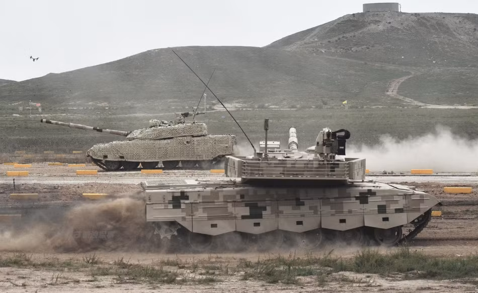 Mới đây, Tập đoàn công nghiệp Hoa Bắc (NORINCO) của Trung Quốc đã tổ chức cuộc triển lãm với nhiều hoạt động thao diễn thực địa mang tên “Armor &amp; Anti-Armor Day” – “Ngày thiết giáp và chống thiết giáp NORINCO” theo mô hình Russia Arms Expo (RAE) của Nga. Tại cuộc triển lãm này, NORINCO đã ra mắt và thao diễn nhiều loại xe tăng – thiết giáp hiện đại do hãng này sản xuất và đang nhắm tới thị trường xuất khẩu. Nguồn ảnh: NORINCO Group