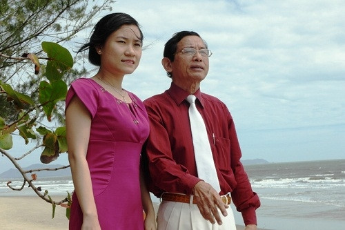 Dai gia Viet 75 tuoi khoe tan do gai 18 trong 10 phut