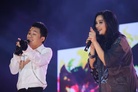 Phần song ca giữa Thanh Lam và Tùng Dương cũng có thể xem là tiết mục đinh của chương trình.