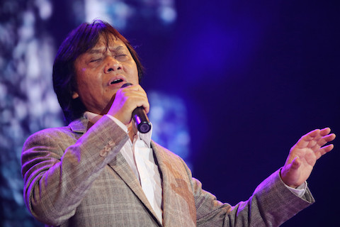 Nghệ sỹ Quang Lý lần đầu tiên tham dự đêm tưởng niệm Trịnh Công Sơn. Với ca khúc Em đi bỏ mặc con đường, rất nhiều khán giả đã vỗ tay cho phần trình diễn của anh.