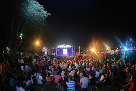 Fan len san kháu '“vái lạy'' Mỹ Linh trong dem nhac Trinh-Hinh-2