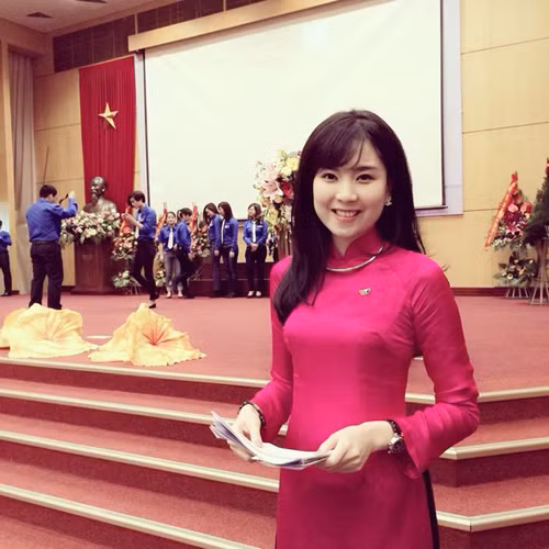 Nhan sắc xinh đẹp, chiều cao lý tưởng 1m72 cùng khả năng ăn nói lưu loát, MC Mai Ngọc hiện vẫn luôn nhận được sự yêu mến của đông đảo khán giả.