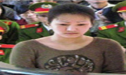 Phùng Quỳnh Trang tại phiên tòa.