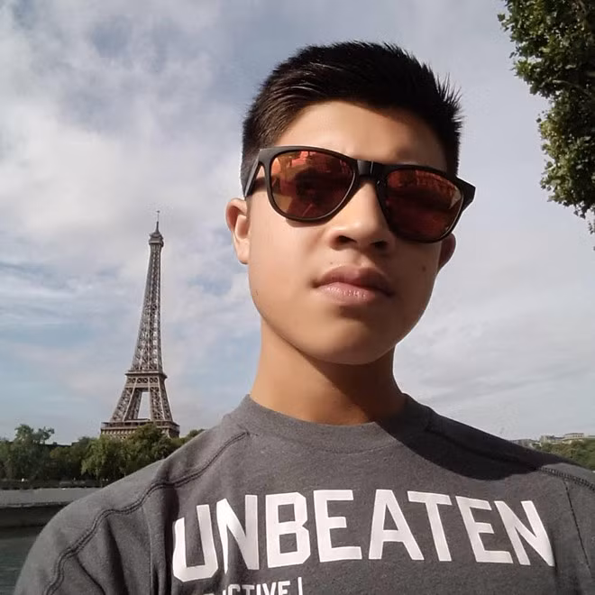 Chia sẻ trên trang cá nhân, cầu thủ Việt kiều cho biết anh đang thử việc tại U21 TP.HCM và may mắn được đá tập với U18 Việt Nam. Nếu phù hợp, Ryan Nguyen rất muốn có cơ hội chơi bóng tại quê hương mẹ.