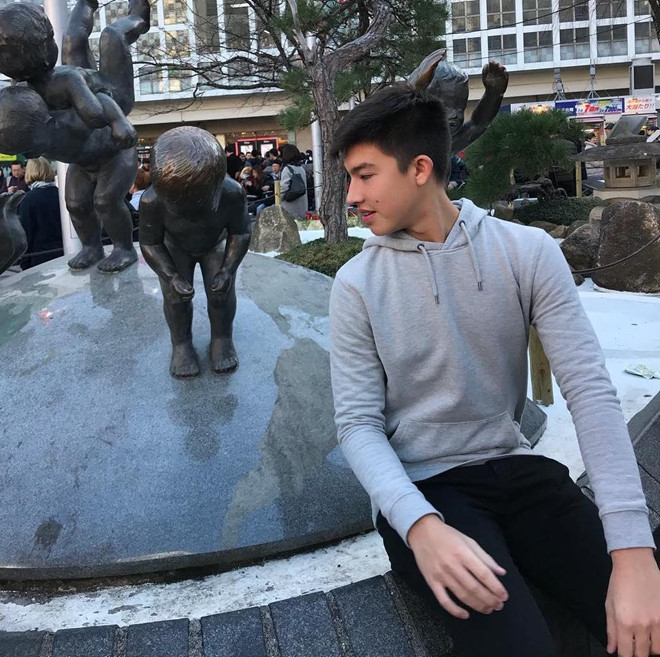 10X hiện sở hữu trang cá nhân thu hút gần 5.000 lượt theo dõi. Chàng cầu thủ 16 tuổi thường xuyên chia sẻ khoảnh khắc luyện tập, thi đấu trên sân cỏ.