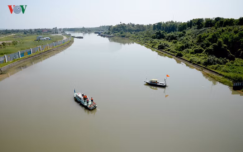 Trung Quốc dẫn đầu về lượng du khách nước ngoài đến Việt Nam, khách Việt Nam đi Trung Quốc cũng đạt 2,2 triệu lượt năm 2016. Việt Nam cũng là đối tác thương mại và du lịch lớn nhất của Trung Quốc trong ASEAN.