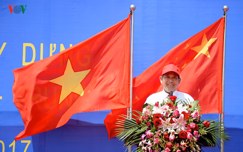 Phó Thủ tướng thường trực Chính phủ Việt Nam Trương Hòa Bình tuyên bố khánh thành xây dựng cầu Bắc Luân II.