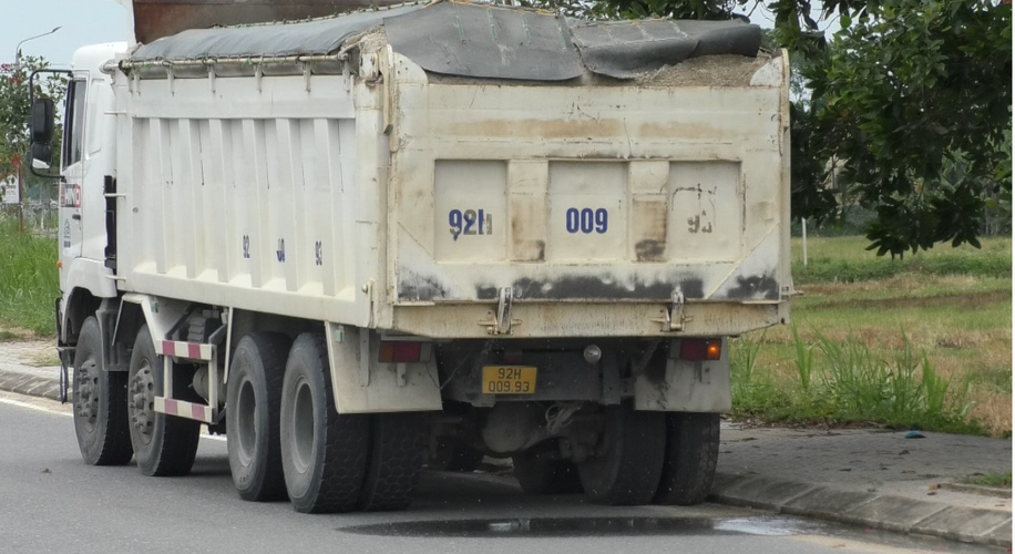 Quang Nam: Xe qua tai, coi noi ngang nhien long hanh-Hinh-2