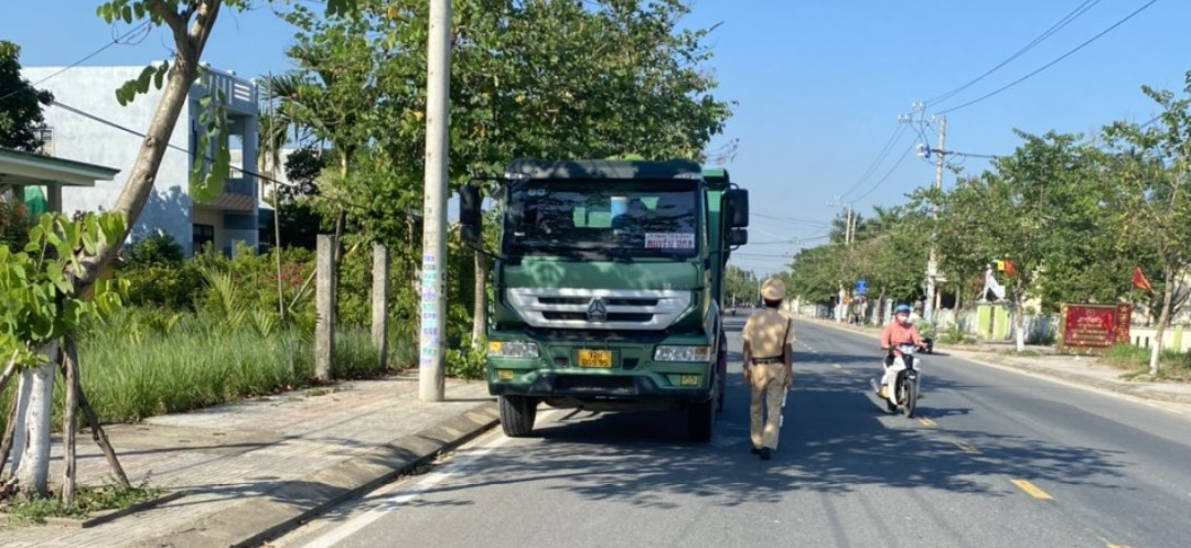 Tuy nhiên khi các lực lượng chức năng là CSGT thị xã Điện Bàn ra quân tuần tra kiểm soát thì gần như các phương tiện này đều trốn tránh tại bãi hoặc nằm chờ tại các cây xăng. Để giảm thiểu nguy cơ tai nạn và tình trạng xe vi phạm, thiết nghĩ cơ quan chức năng cần tăng cường hơn nữa hoạt động tuần tra, xử lý.