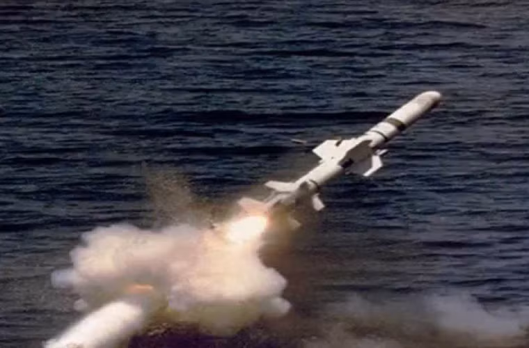 Trong khi UGM-84 Harpoon là biến thể phóng từ tàu ngầm của dòng tên lửa Harpoon do Mỹ sản xuất, tầm bắn khoảng 124km.