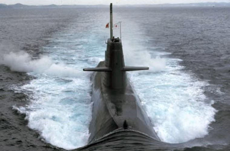 Lớp tàu này được trang bị hệ thống động cơ đẩy diesel-điện gồm hai động cơ diesel Kawasaki 12V25S với 2 máy phát Kawasaki và hai động cơ Toshiba cung cấp năng lượng cho con tàu bơi với tốc độ đến 20 hải lý/h khi lặn và 12 hải lý/h khi nổi.