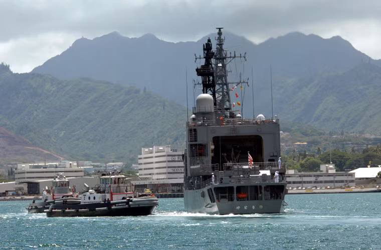 Cả hai tàu chiến Nhật Bản sắp thăm Việt Nam đều chở được theo một trực thăng chống ngầm SH-60 Sea Hawk.