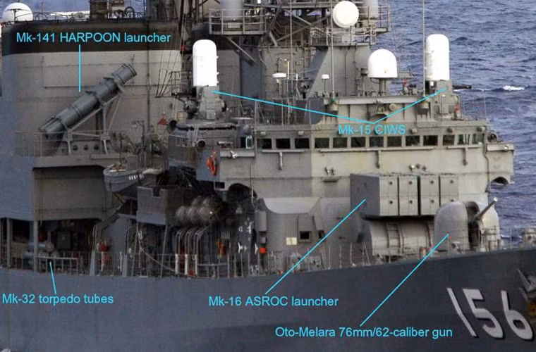 Về mặt hỏa lực, tàu chiến Setogiri sắp tới Cam Ranh có hỏa lực mạnh mẽ, không thua kém nhiều chiếc Ariake. Trong ảnh là bố trí hệ thống vũ khí trên chiến hạm này, gồm: pháo hạm 76mm; bệ pháo phòng không Mk-15 CIWS; tên lửa chống ngầm Mk-16 ASROC; ống phóng ngư lôi Mk-32 và bệ phóng tên lửa chống hạm Harpoon.