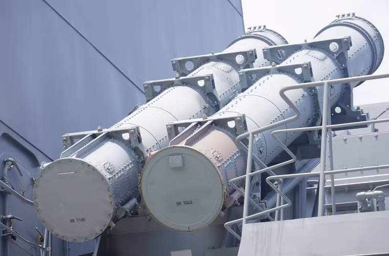 Trong tác chiến chống hạm, chiếc tàu chiến Nhật Bản sắp thăm Cam Ranh được trang bị tên lửa hành trình Type 90 có tầm bắn đến 150km, tốc độ cận âm.