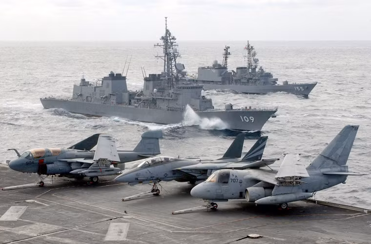 Trong tuyên bố đưa ra hôm 15/3, đại diện Lực lượng Phòng vệ biển Nhật Bản (JMSDF) cho biết, tàu ngầm Oyashio với hai tàu hộ tống là Ariake và Setogiri sẽ tới Philippines vào hôm 19/3 tới này. Sau đó, hai tàu hộ tống cho tàu ngầm Oyashio sẽ lên đường tới cảng Cam Ranh của Việt Nam.