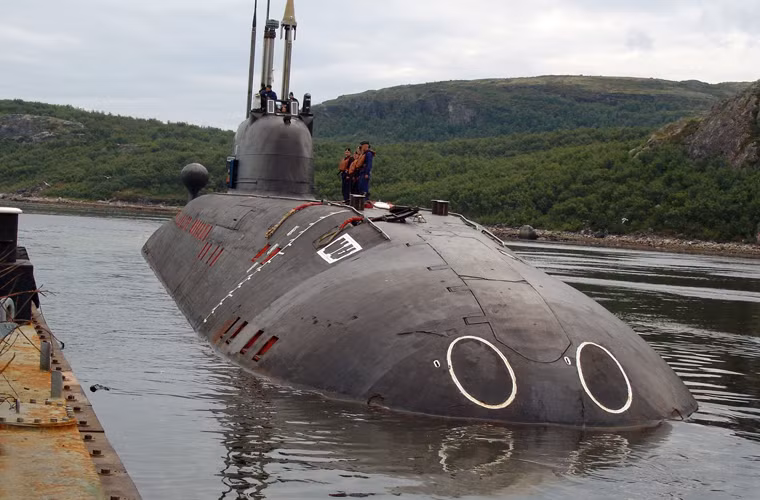 Về hệ thống vũ khí, Project 671 RTM trang bị 2 ống phóng ngư lôi cỡ 650mm và 4 ống phóng cỡ 533mm cho phép bắn nhiều loại tên lửa chống ngầm và ngư lôi.