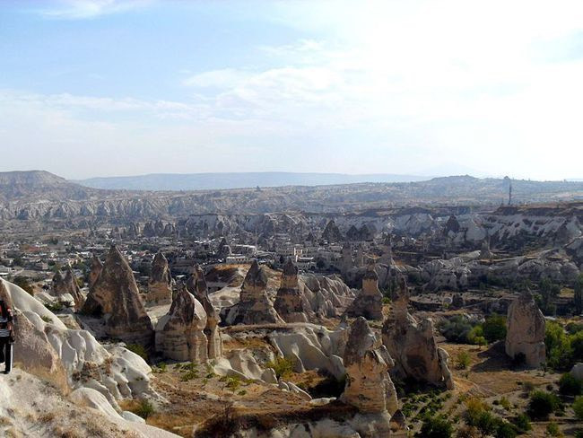 Các bãi đá ở Cappadocia, cao khoảng 39 mét, là địa chất độc đáo có thể hình thành do hoạt động của núi lửa. Những cột đá này được hình thành từ tro núi lửa đông đặc và được tạo thành bởi sự xói mòn của gió và nước. Nguồn: Nedim Ardoga/Wikimedia Commons/CC BY-SA 3.0.
