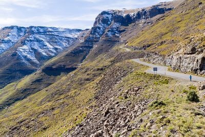 Vương quốc Lesotho, một quốc gia tí hon không giáp biển, nằm gọn trên đỉnh núi cao 1.400m, chỉ nhỏ hơn bang Maryland một chút nhưng lại có phong cảnh núi non hùng vĩ vô cùng hấp dẫn. Lesotho cũng có thác nước Maletsunyane Falls cao 211 mét. Nguồn: Faer Out/Shutterstock