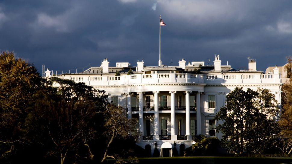 Nhà Trắng (Mỹ), nổi tiếng bị đồn là ma ám khi nhiều người cho rằng đã nhìn thấy linh hồn tổng thống John Adams và vợ ông, Abigail Adams hay Abraham Lincoln, hồn ma của vị tổng thống thứ 16 bị ám sát thường xuất hiện ở đây. Nguồn: Olga Kaya/Getty Images.