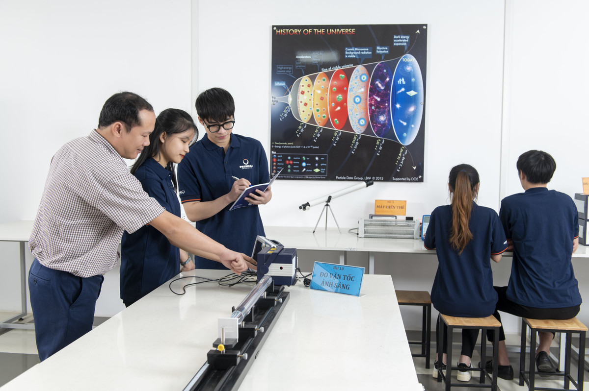 Tan Giao su tre nhat Viet Nam nam 2021 va nhung thanh tich an tuong-Hinh-2