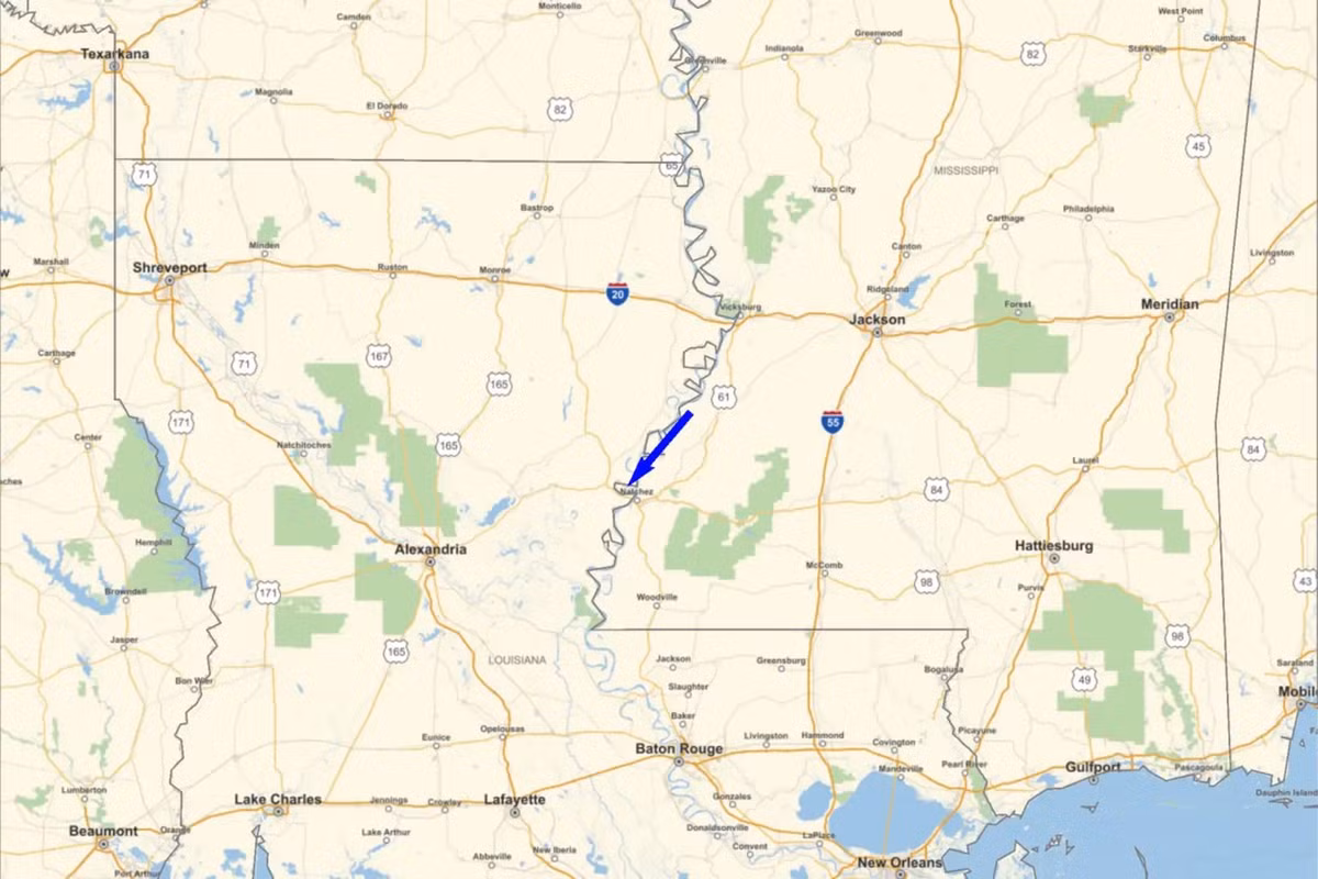 Quả cầu lửa di chuyển với vận tốc 34.175 km/h khi đi xuyên qua bầu khí quyển của Trái Đất, sau đó vỡ ra thành nhiều mảnh nhỏ hơn trước khi biến mất hoàn toàn ở các đầm lầy gần Minorca, Louisiana. Nguồn: NASA/American Meteor Society
