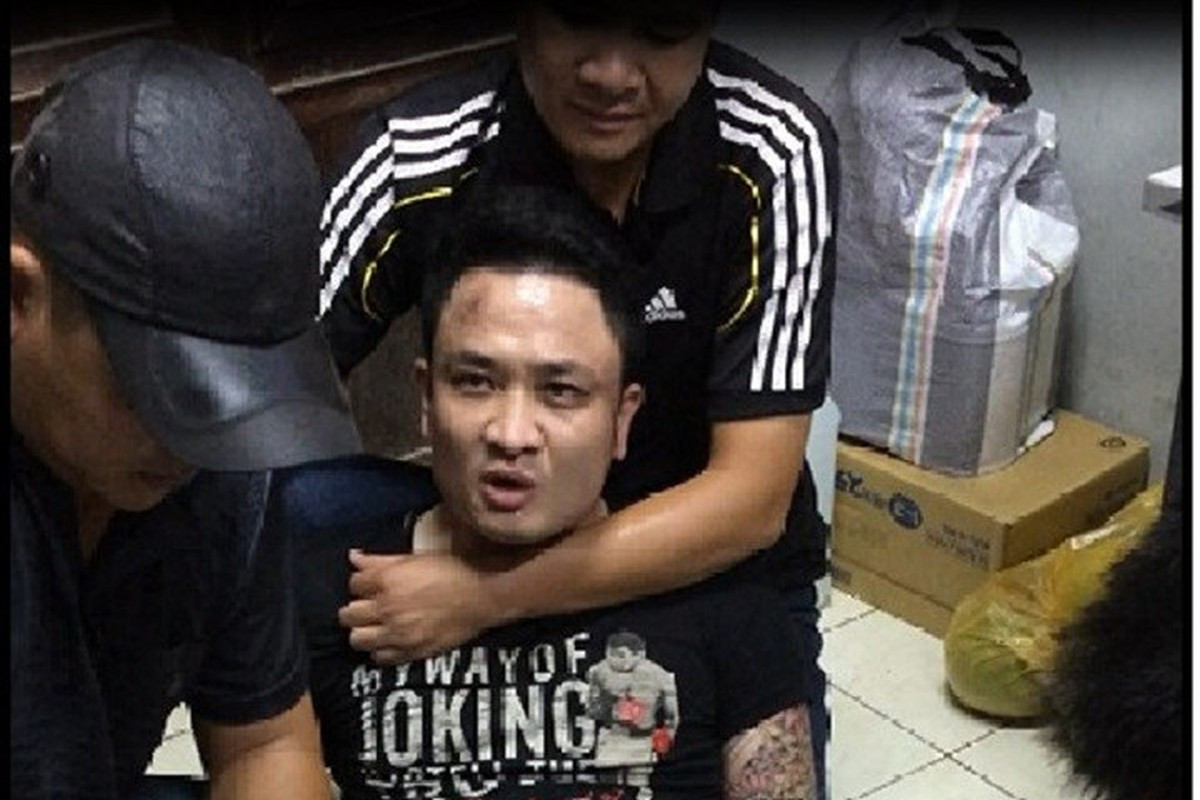 Tinh quái, hung hãn với đám bạn bè, “đối tác” là dân xã hội, song mỗi lần có việc “va” với lực lượng công an, Nguyễn Văn Đức (SN 1983, biệt danh Đức “Cổ Lễ”), quê quán huyện Nam Trực, Nam Định, lại có tấm “bùa hộ mệnh” là… bệnh án điều trị tâm thần. 