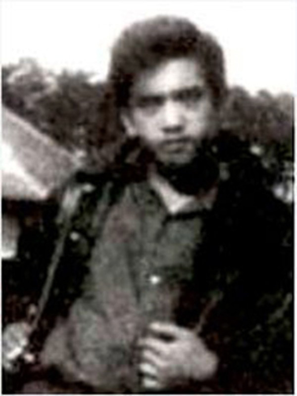 Đại nhiều lần ẩu đả với những băng khác, dẫn đầu nhóm đánh giày đánh thắng đám lớn tuổi hơn nên giới bụi đời ngưỡng mộ tôn Đại làm đại ca - cái tên Đại Cathay (theo tên rạp chiếu bóng Cathay ở Sài Gòn nơi Đại khởi nghiệp giang hồ) ra đời từ đây. 