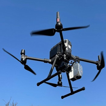 Theo hồ sơ vụ án, đầu năm 2024, tại khu vực cánh đồng phường Đình Bảng (TP Từ Sơn, tinh Bắc Ninh) thường xuyên xuất hiện các thiết bị bay không người lái vào ban đêm. Điều đáng nghi là những thiết bị này dường như vô chủ vì không ai biết người điều khiển chúng là ai. Những chiếc flycam này bay từ một địa điểm không xác định với tầm cao không theo một "sơ đồ" nào, cứ lượn lờ phía xa cánh đồng vài phút rồi quay về. (Ảnh minh họa, nguồn internet)