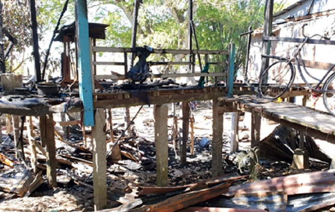  Người đàn ông tử vong trong căn nhà cháy rụi lúc nửa đêm: Khoảng 22h40, ngày 5/12, người dân tổ 13 (ấp Phú Quới, xã Phú Thành, huyện Phú Tân) phát hiện ngọn lửa bùng cháy dữ dội tại nhà ông Trần Văn Thu (SN 1957), nên huy động nhiều người xung quanh dập lửa. Tuy nhiên, do căn nhà được làm bằng gỗ, mái tole nên ngọn lửa nhanh chóng bùng phát và thiêu rụi hoàn toàn căn nhà. Sau khi đám cháy được dập tắt, lực lượng chức năng phát hiện thi thể ông Thu trong đám cháy. 