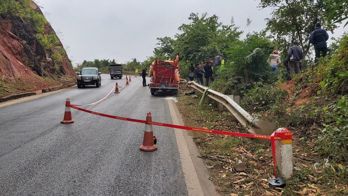 Xe tai lao xuong vuc sau tram met, 3 nguoi thuong vong