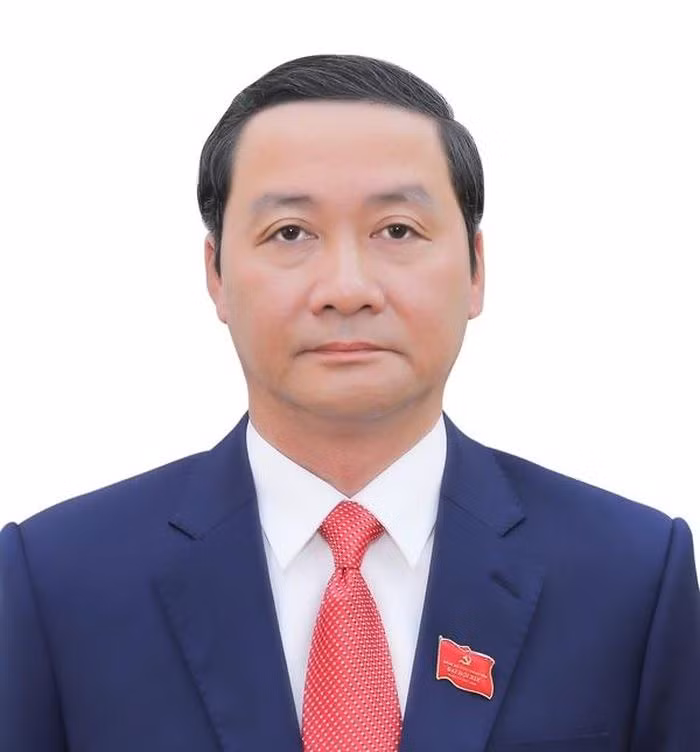 Tháng 5/2002 đến 2/2003 là Ủy viên BCH Trung ương Đoàn, Bí thư Tỉnh đoàn Thanh Hóa.