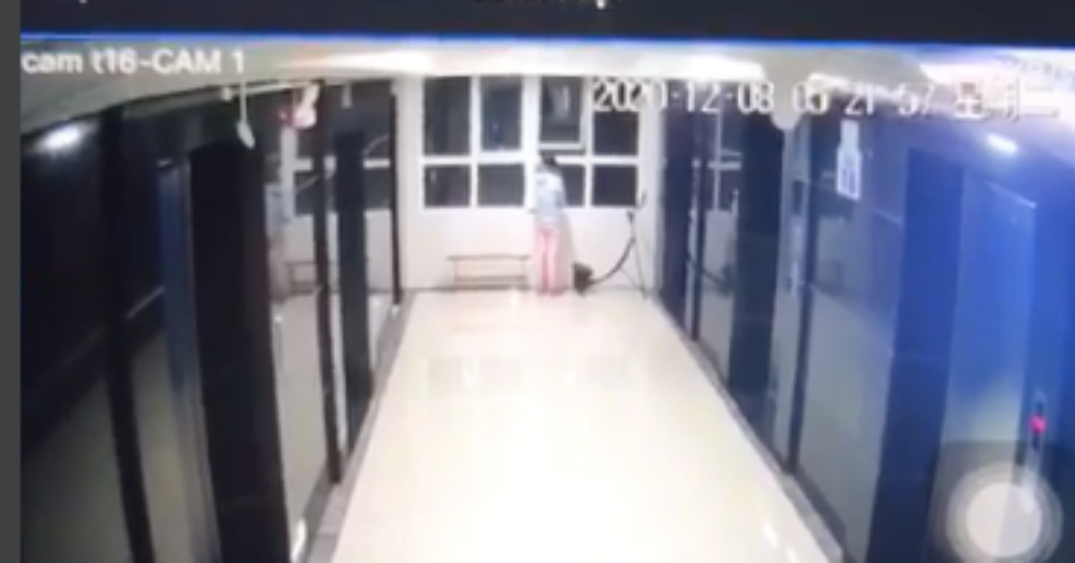 Trao đổi với PV, một lãnh đạo xã Cự Khê xác nhận và cho biết đơn vị đã nắm được thông tin vụ việc. Nạn nhân bước đầu xác định là người bán hàng ăn tại khu vực trên. (Hình ảnh trích xuất từ camera). 