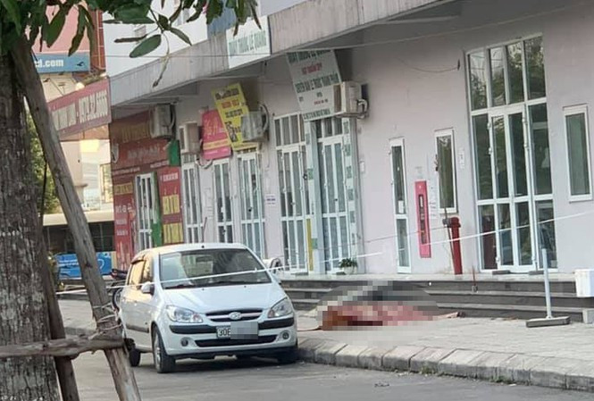 1 nguoi phu nu roi tu tang 16 xuong dat tu vong