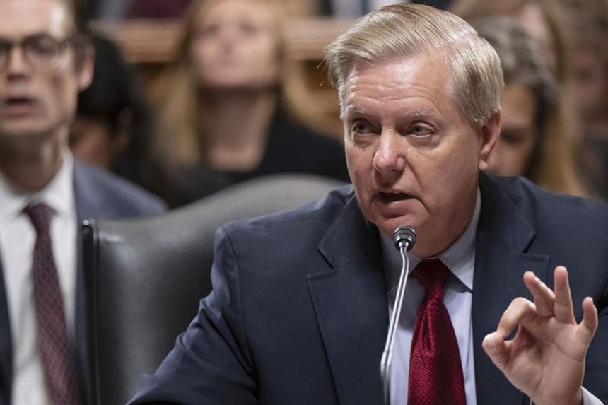 Dong minh khuyen ong Trump du le nham chuc cua tong thong moi