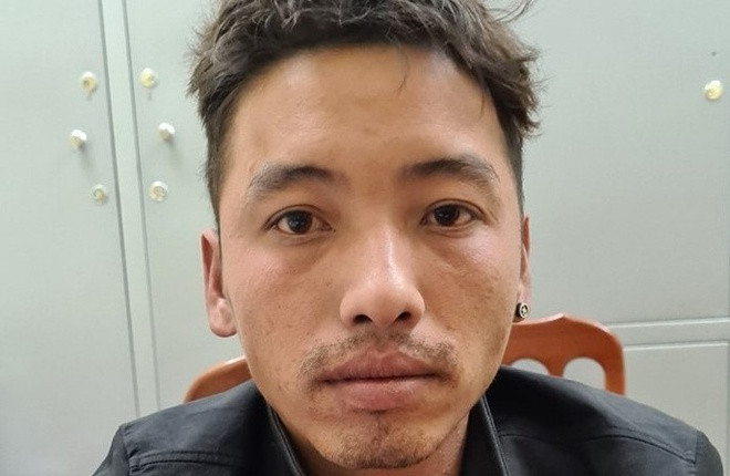  Uất ức vì bị đánh mắng, cháu trai đâm chết ông nội: Công an tỉnh Hải Dương cho biết, đang điều tra vụ án mạng gia đình xảy ra tại xã Thống Kênh (huyện Gia Lộc) vào ngày 1/12. Hung thủ gây án Phạm Xuân Nguyên (26 tuổi, ở tỉnh Hải Dương). Nạn nhân là ông nội của Nguyên - ông P.X.Đ (84 tuổi). Sau khi bị ông nội đánh mắng , Nguyên dùng dao bấm đâm khiến nạn nhân tử vong tại chỗ. 