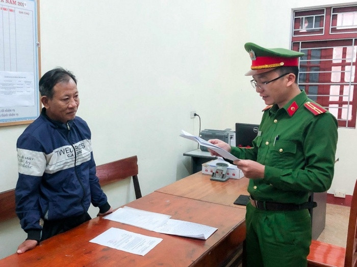  Đâm bạn nhậu trọng thương vì mâu thuẫn: Trong bàn nhậu giữa Nguyễn Lương Thiện (SN 1964, trú TP HCM) và anh Đào Quốc Luận (SN 1968 trú Hà Tĩnh) có xảy ra mâu thuẫn. Sau đó Thiện đi vào trong khu vực bếp của quán lấy một con dao có chiều dài 37cm xông ra để đâm anh Luận. Qua kết quả giám định pháp y, tỷ lệ tổn thương cơ thể của anh Đào Quốc Luận là 43 %. Hiện, Công an huyện Hương Sơn, tỉnh Hà Tĩnh đang tạm giữ Thiện điều tra về hành vi giết người.