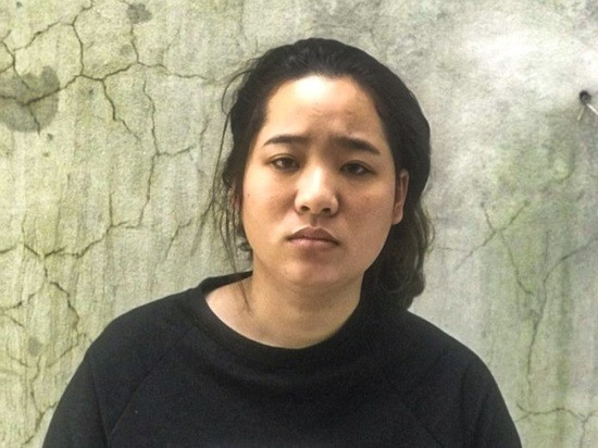  "Nữ quái" lừa đảo hơn 200 triệu đồng với chiêu trò giải hạn: Phan Thị Quyên (26 tuổi, trú tỉnh Hà Tĩnh) thấy con trai 1 tuổi của chị Hoàng Thị Thủy (trú thị xã Ba Đồn, tỉnh Quảng Bình) ốm đau nằm viện nên Quyên đã phát sinh ý định lừa đảo. Quyên cho rằng gia đình chị Thủy có hạn nặng phải đi “giải hạn”. Quyên đã lừa chị Thủy chuyển 206 triệu đồng. Hiện, Công an đang tạm giữ Quyên để điều tra về hành vi lừa đảo chiếm đoạt tài sản.