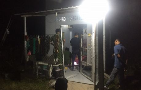  Người phụ nữ tử vong tại nhà riêng với nhiều vết thương: Người dân ở thị trấn Phan Rí Cửa, huyện Tuy Phong, tỉnh Bình Thuận phát hiện bà Nguyễn Thị Lan (50 tuổi) đã tử vong ở nhà riêng. Tại hiện trường, nạn nhân nằm trên vũng máu, trên đầu có nhiều vết thương; cửa nhà không khóa. Công an tỉnh Bình Thuận đang điều tra nguyên nhân tử vong của một người phụ nữ tại nhà riêng.