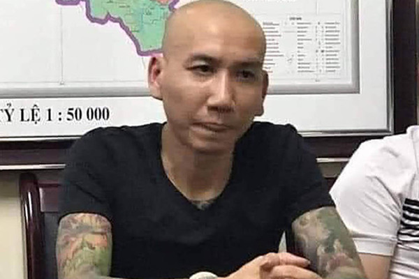 Tòa án Nhân dân huyện Đan Phượng, TP Hà Nội dự kiến ngày 15/12 sẽ đưa bị cáo Lê Văn Phú (tức Phú Lê, SN 1980, ở quận Thanh Xuân, Hà Nội) ra xét xử sơ thẩm. Ngoài bị cáo Lê Văn Phú, hai bị cáo cũng bị cáo buộc về tội cố ý gây thương tích là Hoàng Văn Thụy (SN 1995, ở Yên Bái) và Trần Văn Tư (SN 1988, ở Thái Bình).